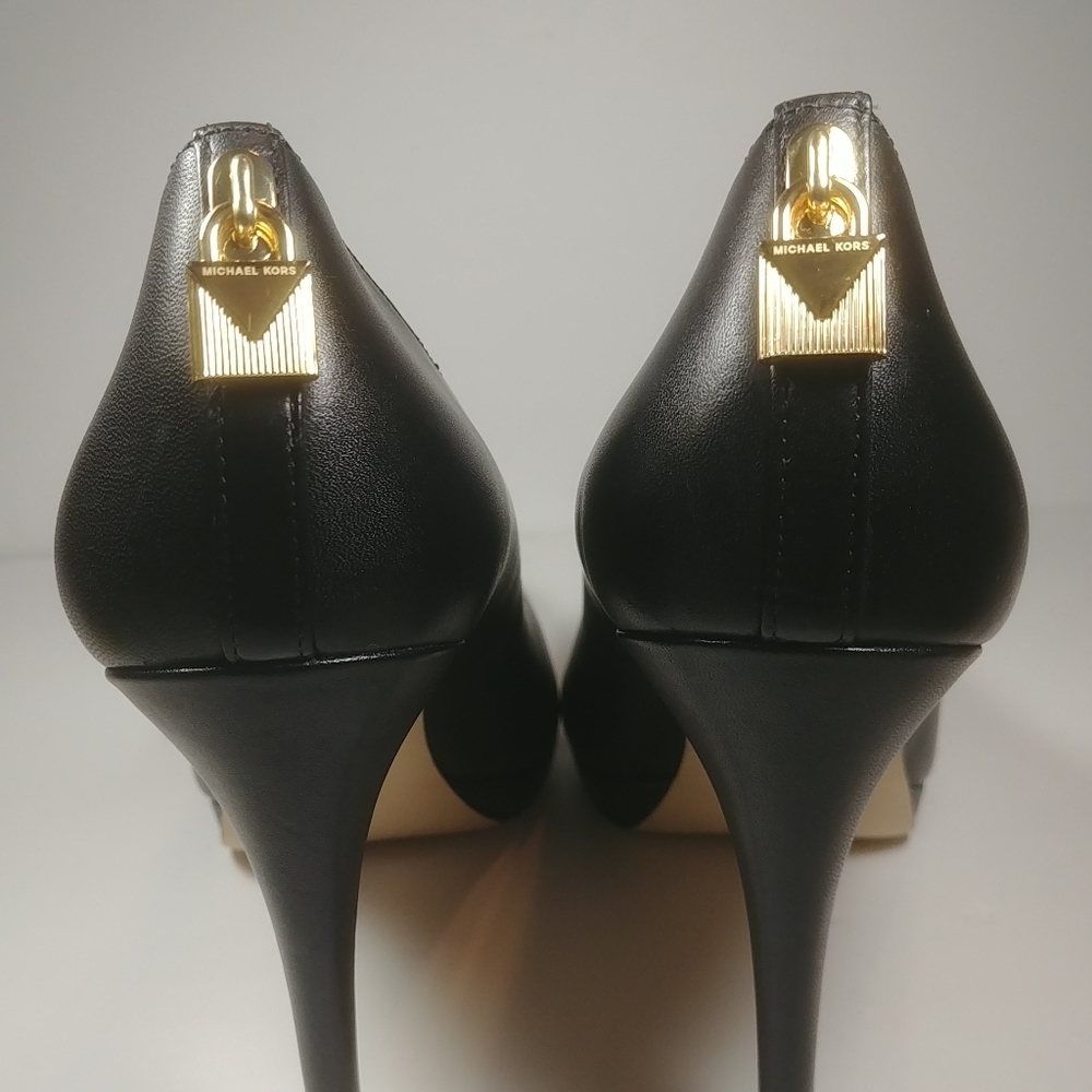 MK black leather pumps